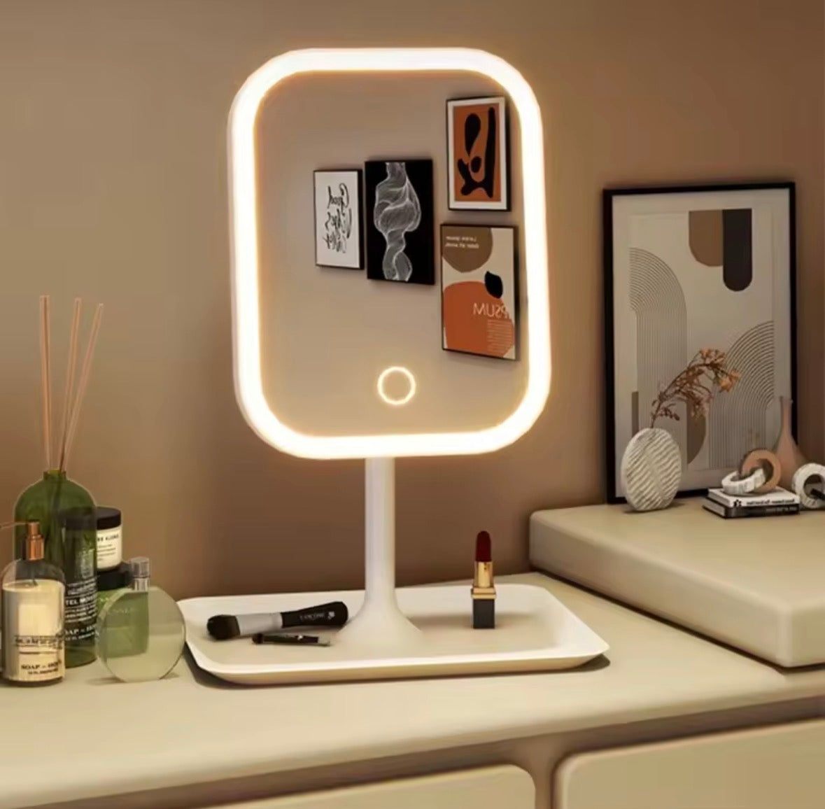 Einzigartiger Designer-Kosmetikspiegel, drei Farben, LED-Licht, Make-up-Spiegel, Touch-Control-Desktop-Spiegel, Schlafzimmer-Schminkspiegel